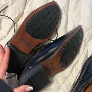 Men’s dress shoes size 8